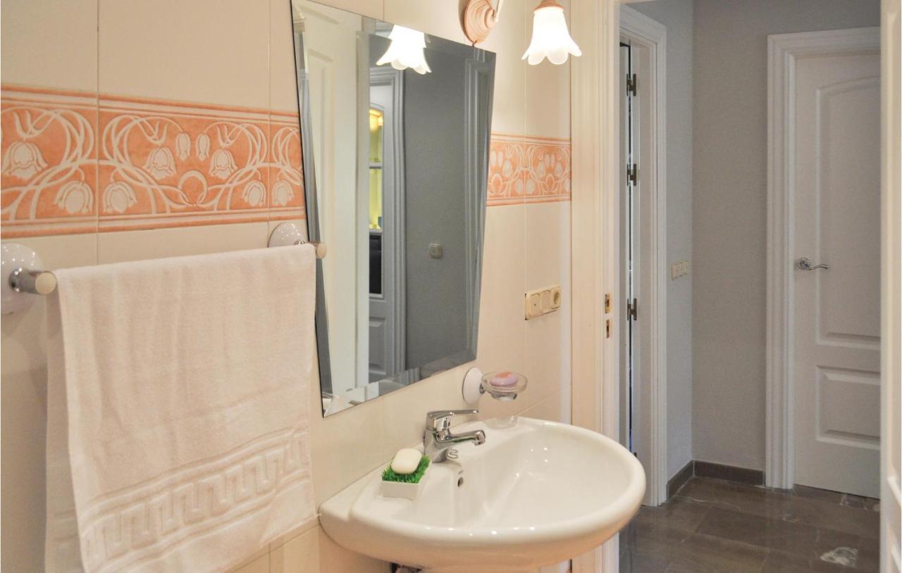 Cozy Home In Olivares With Outdoor Swimming Pool المظهر الخارجي الصورة