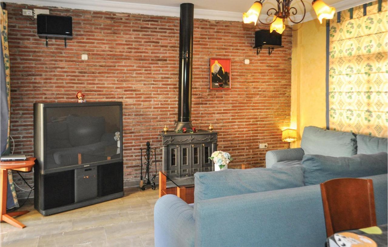 Cozy Home In Olivares With Outdoor Swimming Pool المظهر الخارجي الصورة